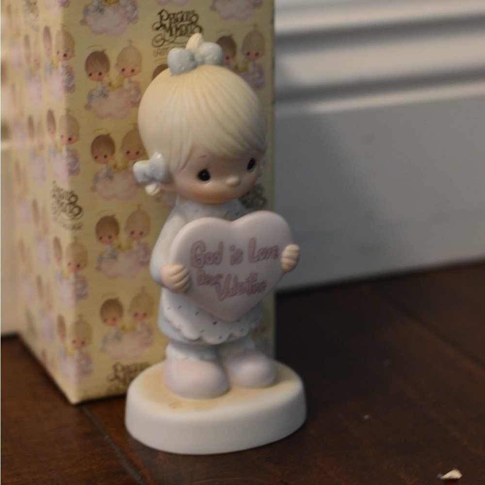 Precious Moments “God is Love Dear Valentine”